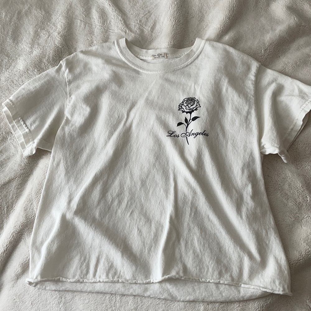 brandy melville shirt w rosw